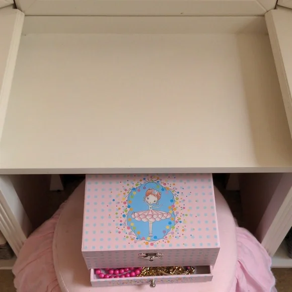 Pottery Barn Kids Madeline vanity